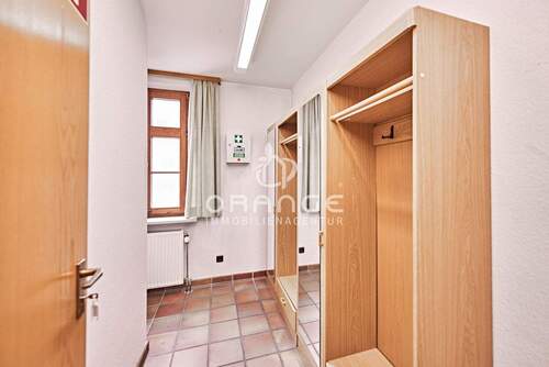 Auch eine Mitarbeitergarderobe ist natürlich vorhanden - 