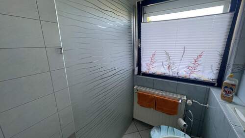 Bad mit Dusche - 