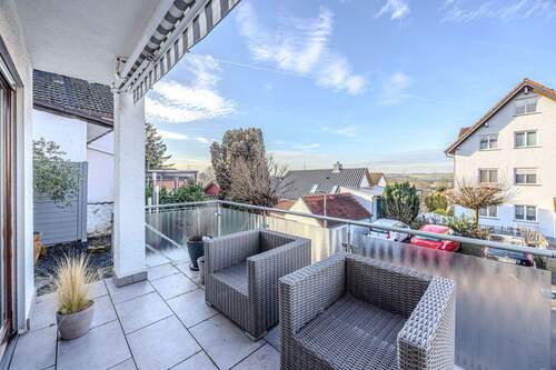 Balkon (Wohnzimmer) - 4 Zimmer Einfamilienhaus zum Kaufen in Karben