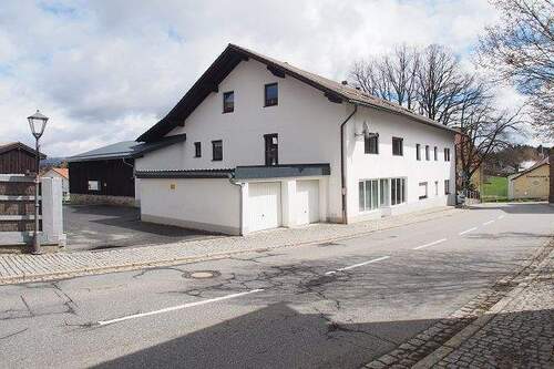 Ansicht Südwesten - Vollvermietetes Mehrfamilienhaus mit 5 Wohnungen in der Gemeinde Spiegelau, Bay. Wald