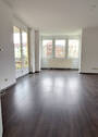 Wohnzimmer - Renovierte 2-Raum-Wohnung in Saalfeld