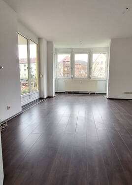 Wohnzimmer - Renovierte 2-Raum-Wohnung in Saalfeld