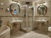 Bad mit Wanne & Dusche - 