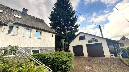 Eingang und Garage - Doppelhaushälfte mit 80,00 m&sup2; in Rechenberg-Bienenmühle zum Kaufen