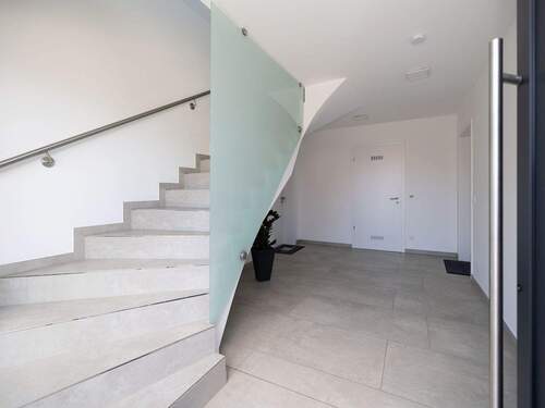 Treppenhaus - Etagenwohnung mit 163,60 m&sup2; in Ostercappeln zum Kaufen