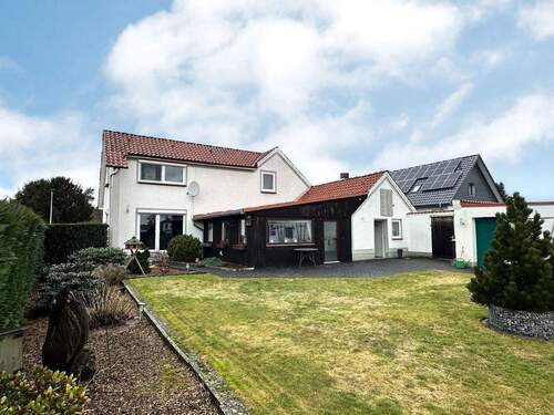  Rückansicht mit Wintergarten - 6 Zimmer Einfamilienhaus in Celle