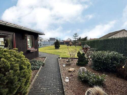 Zugang in den Garten vom Wohnzimmer - Einfamilienhaus mit 193,00 m&sup2; in Celle zum Kaufen