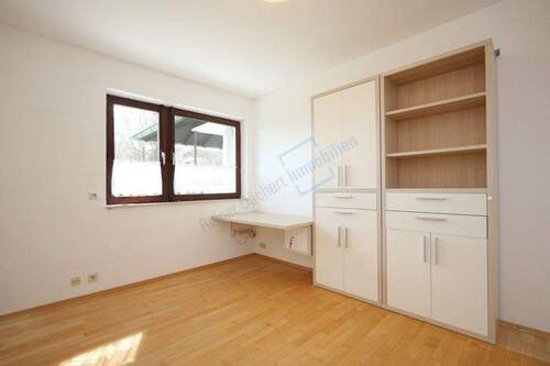 ARBEITS- / KINDERZIMMER - 