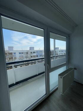 Balkon 2 - Etagenwohnung mit 72,00 m&sup2; in Worms zur Miete