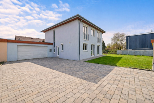 Ansicht Einfahrt - 6 Zimmer Einfamilienhaus in Hauptstuhl