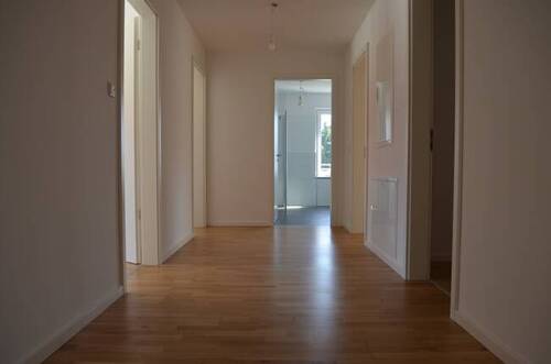Flur - 4 Zimmer Etagenwohnung zur Miete in Utting am Ammersee