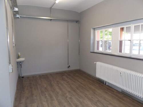 Verkaufsraum mit Tageslicht EG - Gewerbeobjekt (Büro, Produktion, Verkauf) in Titisee-Neustadt zur Miete