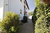 ZUGANG ZUM HAUS - 