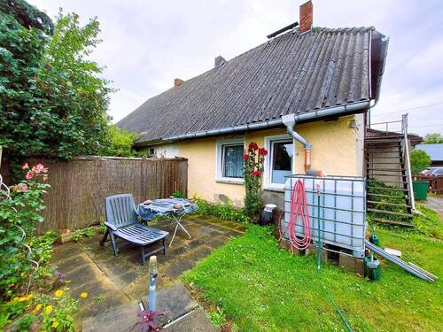linke Haushälfte Gartenseite mit Terrasse - 