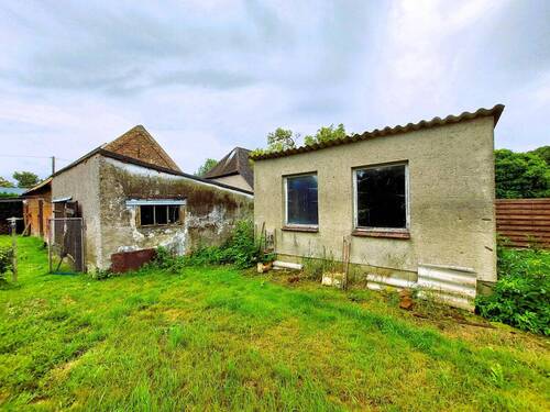 Nebengelass mit Garage - 