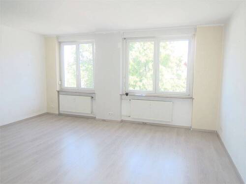 Wohnbereich - 2 Zimmer Etagenwohnung zur Miete in Trier / Ehrang