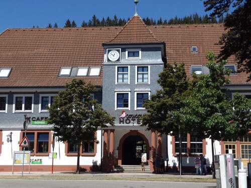 Blick auf den Haupteingang - 