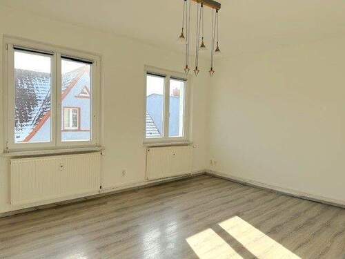 Wohnzimmer - 2 Zimmer Etagenwohnung zur Miete in Güstrow - Güstrow