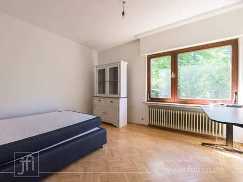  Schlafzimmer im Erdgeschoss - 8 Zimmer Mehrfamilienhaus, Wohnhaus in Leer (Ostfriesland)