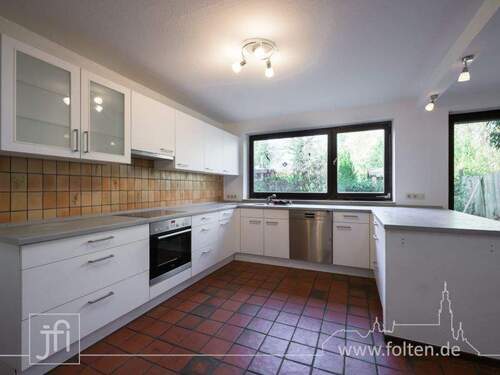 Küche mit Zugang zur Terrasse - 