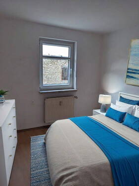 Schlafzimmer (möbliert) - 4 Zimmer Etagenwohnung zur Miete in Wegeleben