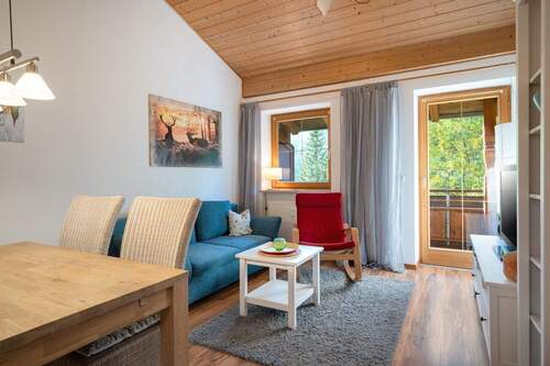 Lichtdurchflutetes Wohnzimmer - 2 Zimmer Etagenwohnung zum Kaufen in Aschau im Chiemgau