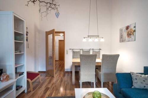 Essbereich mit großzügiger Raumhöhe - 2 Zimmer Etagenwohnung in Aschau im Chiemgau