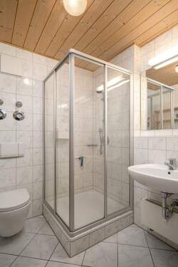 Badezimmer mit Dusche - 