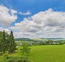 PERL: SOFORT FREI! 107 M² WOHNUNG + 2 GARAGEN + TOLLE AUSSICHT!