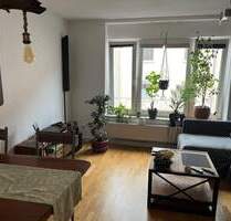 Hübsche, kleine 3 ZW im 2. OG mit Einbauküche, modernem Duschbad und Küchenbalkon zum Innenhof in einem Haus mit guten Bewohnern - Nürnberg Rennweg