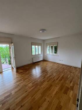 Wohnzimmer mit Zugang Terrasse - 