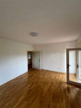 Wohnzimmer mit Zugang Terrasse - 