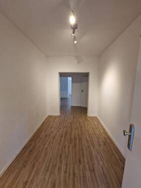 Flur - 2 Zimmer Etagenwohnung zur Miete in Magdeburg