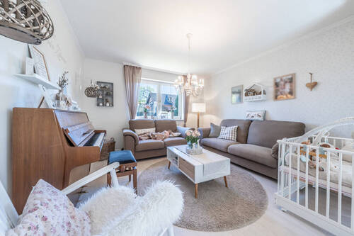 Das Wohnzimmer ist offen gestaltet - 