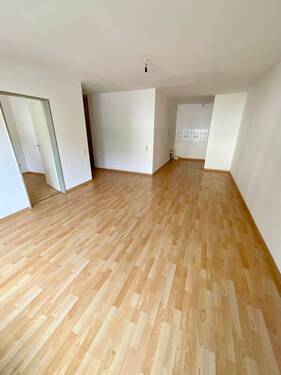 Wohnzimmer - 2 Zimmer Etagenwohnung in Ronnenberg