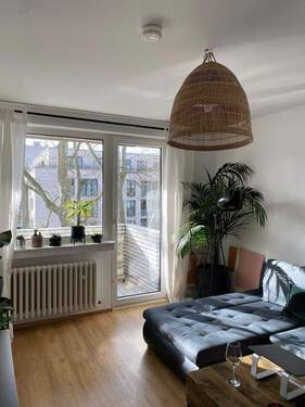 Wohnzimmer - 2 Zimmer Etagenwohnung zum Kaufen in Köln