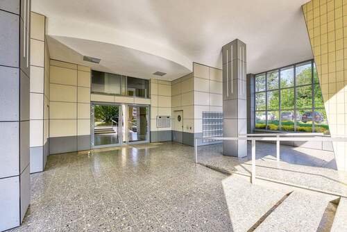 Hauseingang v. links - 