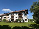 Hausansicht - 3,5-Zimmer-Wohnung mit Balkon in Isny-Wohngebiet