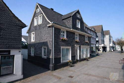 Hausansicht - Mehrfamilienhaus, Wohnhaus mit 140,00 m&sup2; in Solingen / Wald zum Kaufen