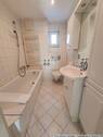 Bad mit Wanne - 