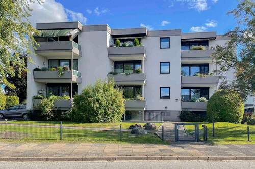 Haus_außen_1 - Viel Licht & gute Substanz - Ihre helle 2-Zimmer-Wohnung mit Loggia in ruhiger Lage