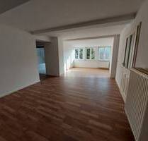 3-Zi.-DG-Whg. mit offener Küche u. Tageslichtbad zu vermieten - Roßwein