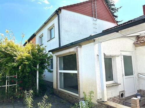 Seitenansicht mit Verandaanbau - 