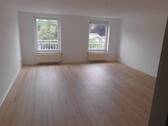 DSCI0915 - Großzügige 1-Zimmer mit Laminat, Stellplatz, möbl. Küche und Aufzug in guter Lage!