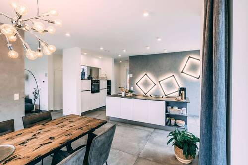 Ansicht Küche/Esszimmer - 6 Zimmer Mehrfamilienhaus, Wohnhaus zum Kaufen in Langenhagen