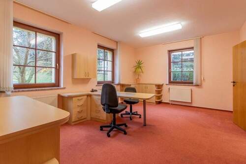 Sprechzimmer (Erdgeschoss) - Mehrfamilienhaus, Wohnhaus mit 184,00 m² in Crinitzberg zum Kaufen