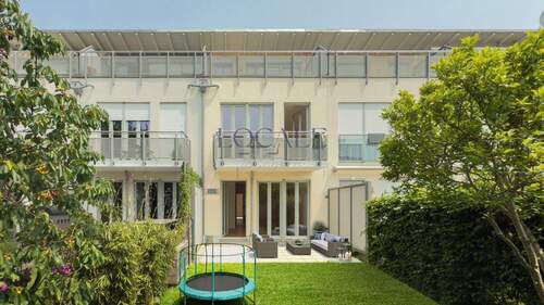 Hausansicht__ - Ihr modernes Familien-Zuhause - frisch saniert, top Lage, sofort einziehen!