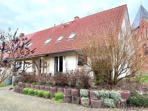 Hausansicht hinten - 5 Zimmer Mehrfamilienhaus, Wohnhaus zum Kaufen in Kuchelmiß