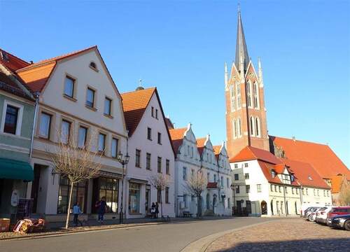 Straßenansicht rechts - 1 Zimmer Mehrfamilienhaus, Wohnhaus zum Kaufen in Kemberg