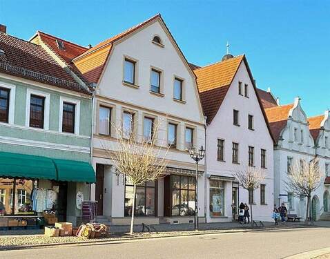 Nachbargebäude - 1 Zimmer Mehrfamilienhaus, Wohnhaus in Kemberg